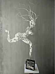 "ohne Titel" 85 x 50 x 30cm, Draht, Putzf�den, Leim, Acryl