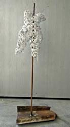 125 x 40 x 30 cm, Draht, Putzf�den, Leim, Acril, Sockel Eisen