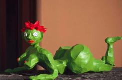 "Scylla", Draht, Kleister, Papier, Acryl, 37 x 85 x 32cm